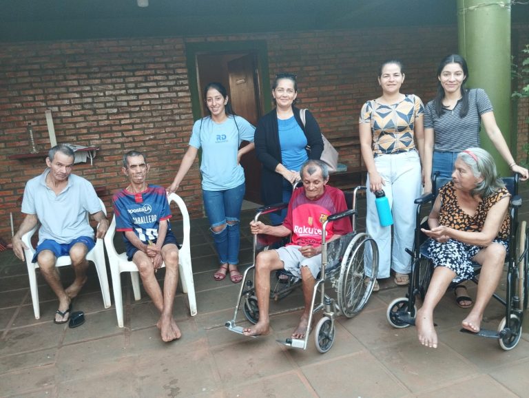 Visita al Hogar de ancianos.Profesorado en E.E.Basica 4° semestre